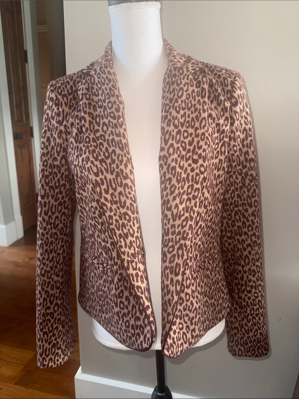 Ann Taylor Leopard Print Blazer Jacket Women’s Size 8 Brown Tan statement blazer